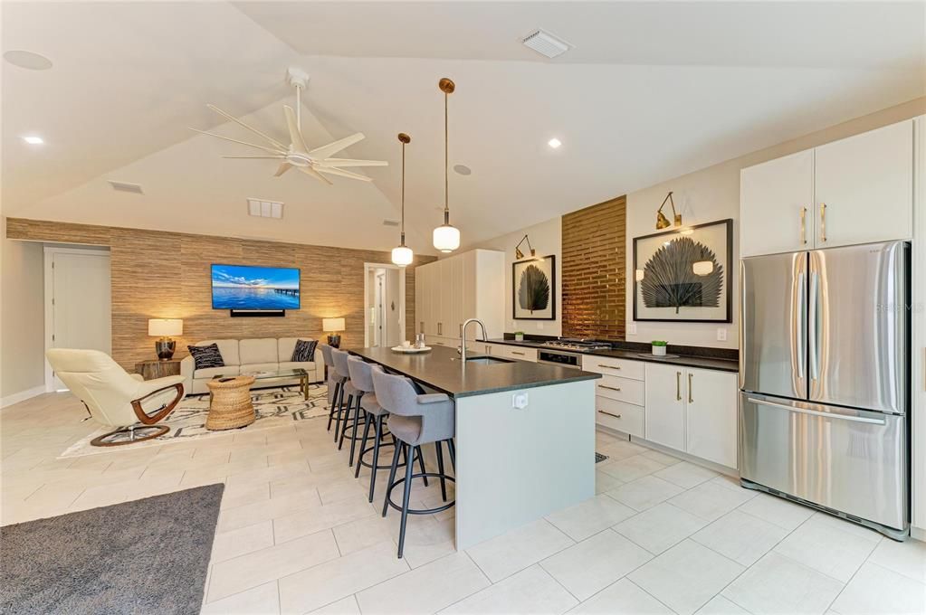 For Sale: $650,000 (1 beds, 1 baths, 1000 Square Feet)