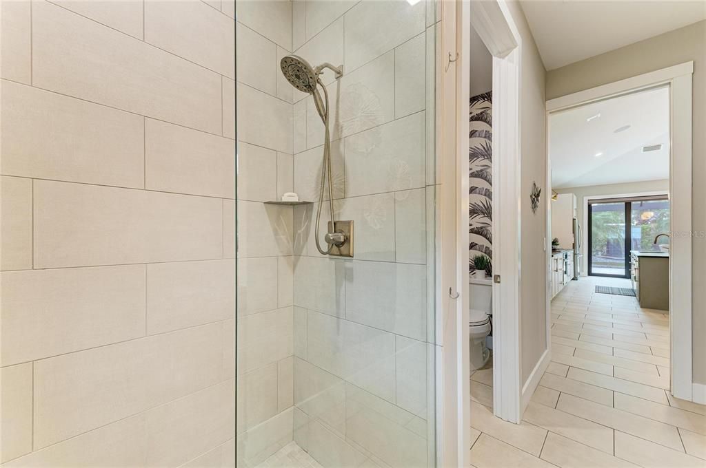 For Sale: $650,000 (1 beds, 1 baths, 1000 Square Feet)