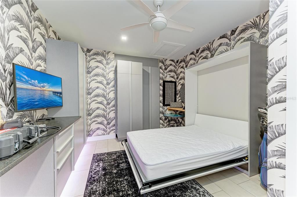 For Sale: $650,000 (1 beds, 1 baths, 1000 Square Feet)