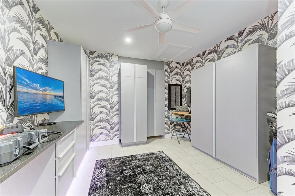 For Sale: $650,000 (1 beds, 1 baths, 1000 Square Feet)