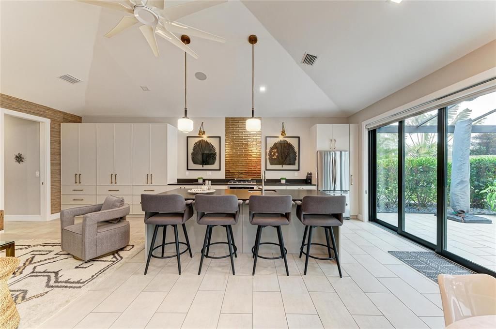 For Sale: $650,000 (1 beds, 1 baths, 1000 Square Feet)