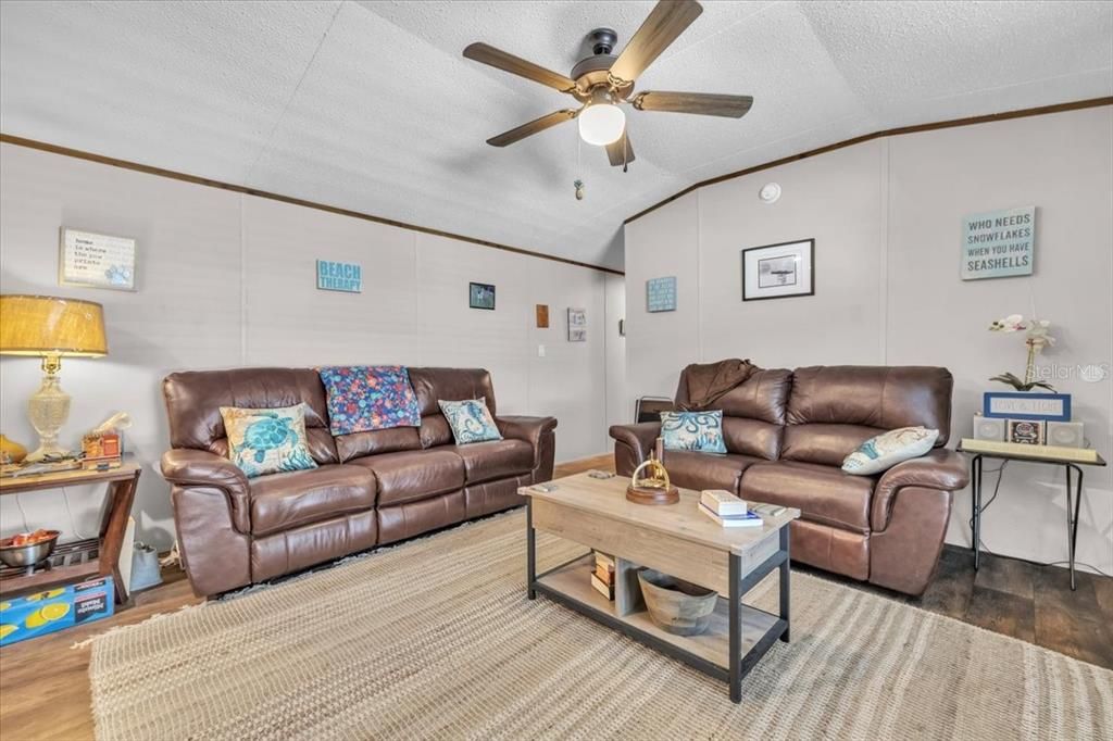 For Sale: $75,000 (3 beds, 2 baths, 1800 Square Feet)