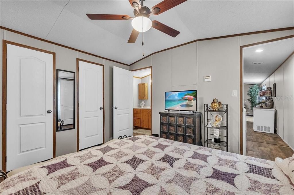 For Sale: $75,000 (3 beds, 2 baths, 1800 Square Feet)