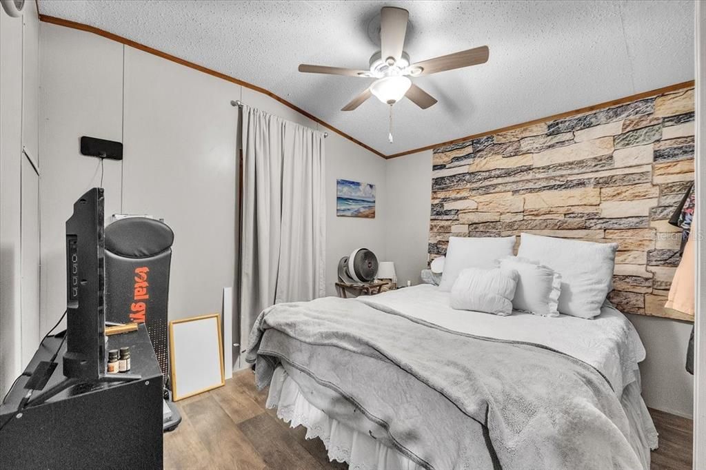 For Sale: $75,000 (3 beds, 2 baths, 1800 Square Feet)