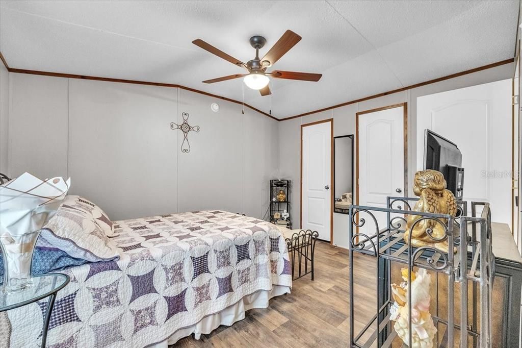 For Sale: $75,000 (3 beds, 2 baths, 1800 Square Feet)