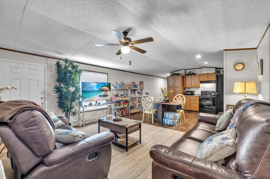 For Sale: $75,000 (3 beds, 2 baths, 1800 Square Feet)