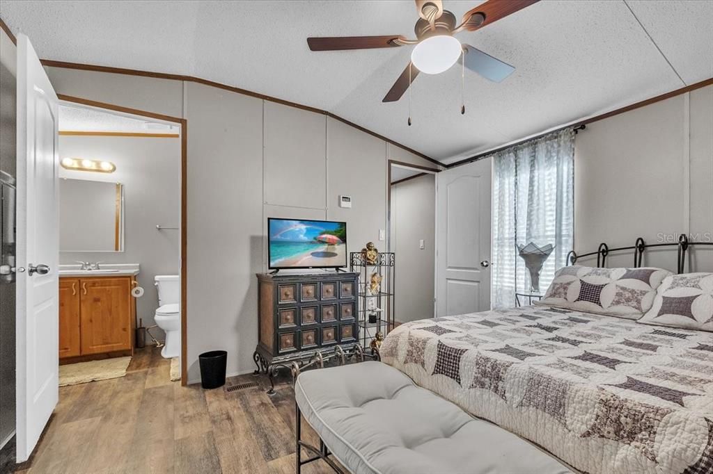 For Sale: $75,000 (3 beds, 2 baths, 1800 Square Feet)