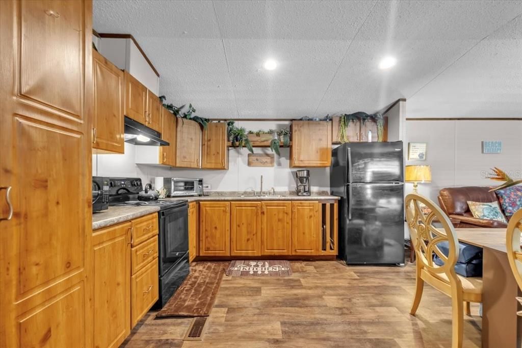 For Sale: $75,000 (3 beds, 2 baths, 1800 Square Feet)