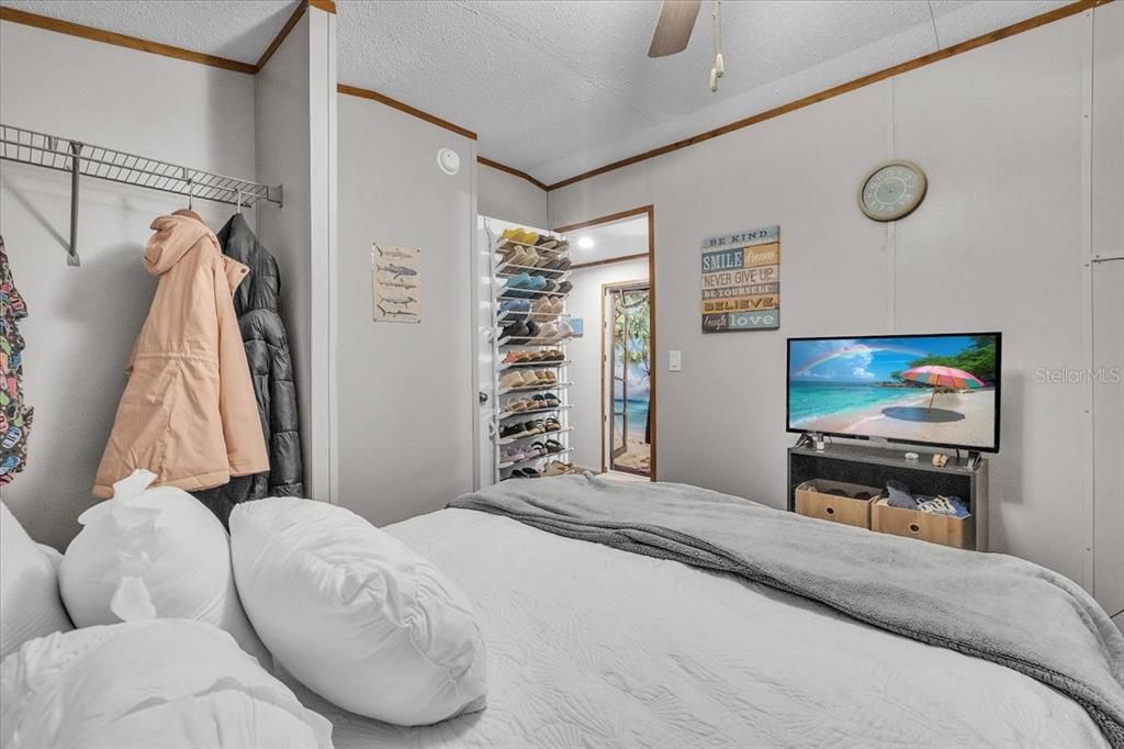 For Sale: $75,000 (3 beds, 2 baths, 1800 Square Feet)