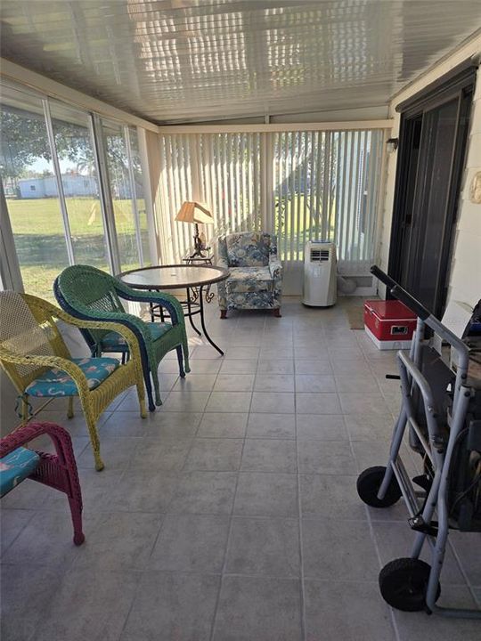 待售: $95,000 (2 贝兹, 2 浴室, 1456 平方英尺)