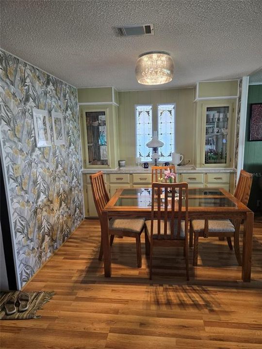 待售: $95,000 (2 贝兹, 2 浴室, 1456 平方英尺)