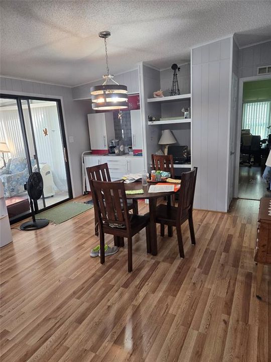 待售: $95,000 (2 贝兹, 2 浴室, 1456 平方英尺)