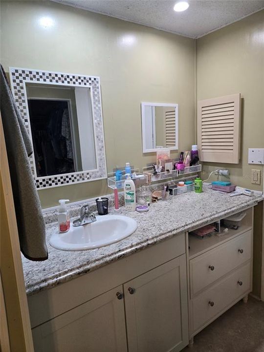 待售: $95,000 (2 贝兹, 2 浴室, 1456 平方英尺)