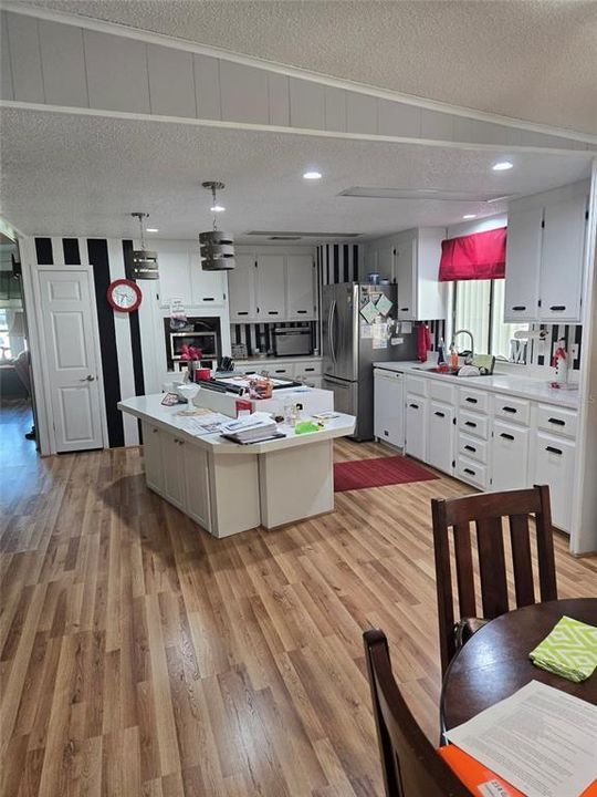 待售: $95,000 (2 贝兹, 2 浴室, 1456 平方英尺)