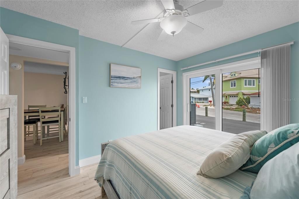 For Sale: $500,000 (2 beds, 1 baths, 729 Square Feet)