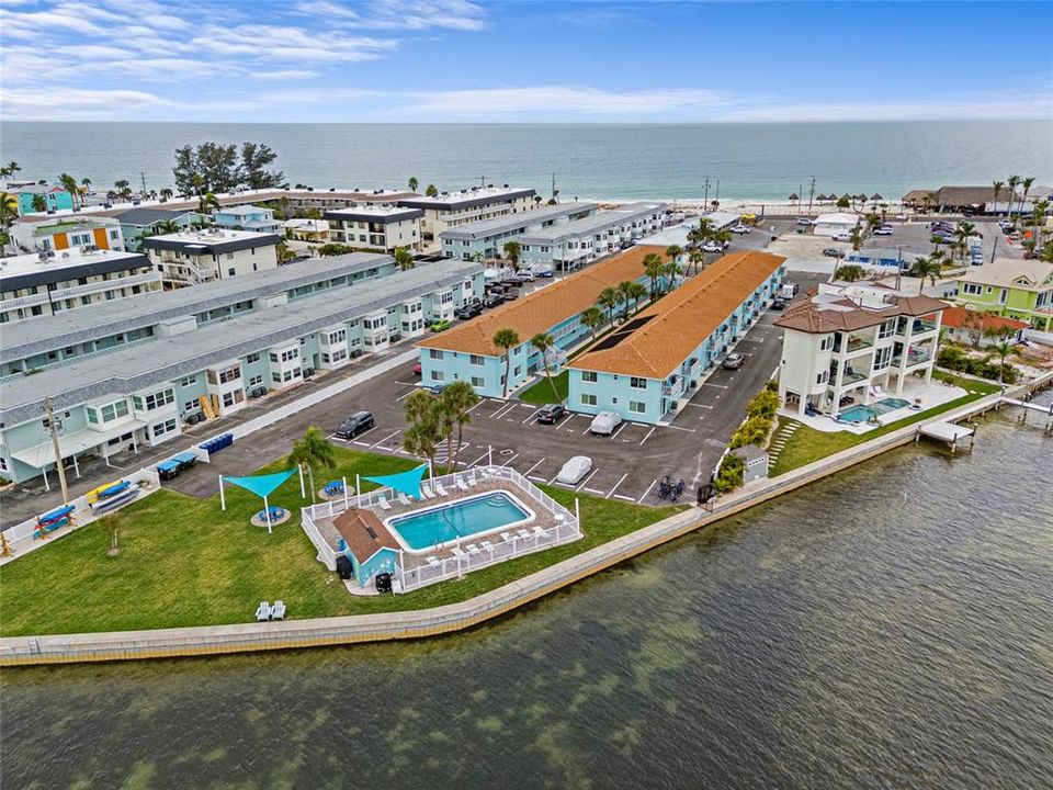 For Sale: $500,000 (2 beds, 1 baths, 729 Square Feet)