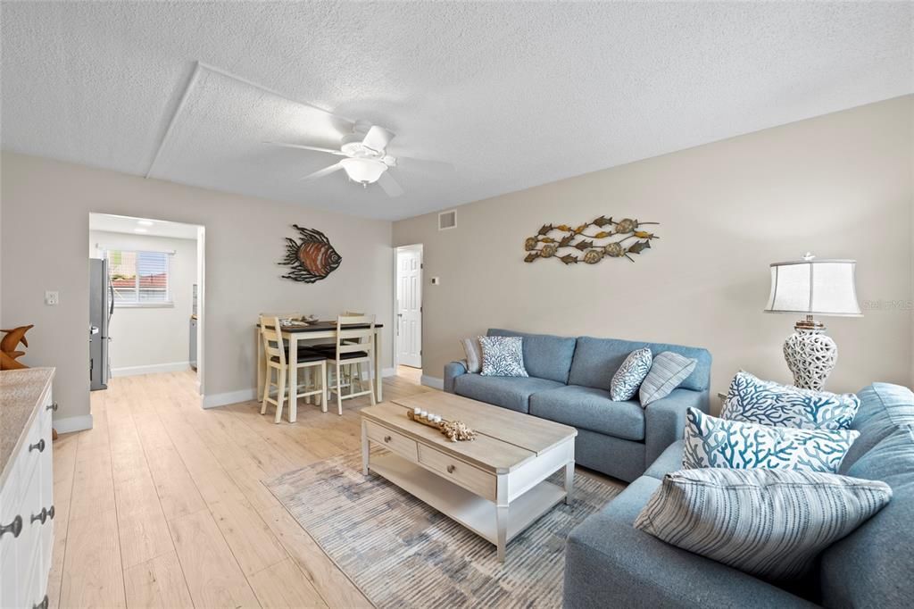 For Sale: $500,000 (2 beds, 1 baths, 729 Square Feet)