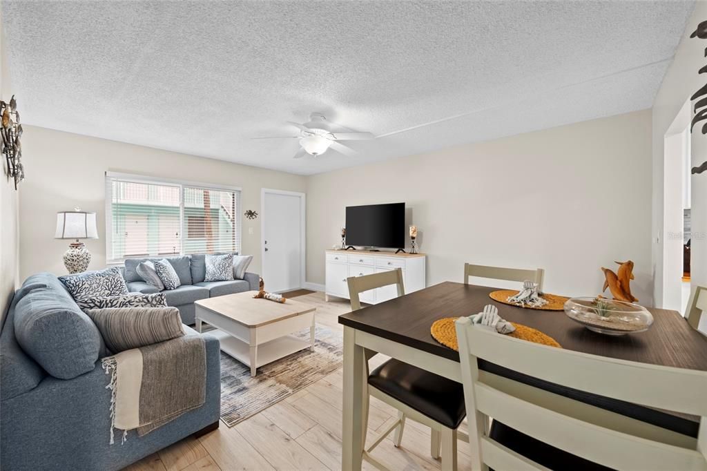 For Sale: $500,000 (2 beds, 1 baths, 729 Square Feet)