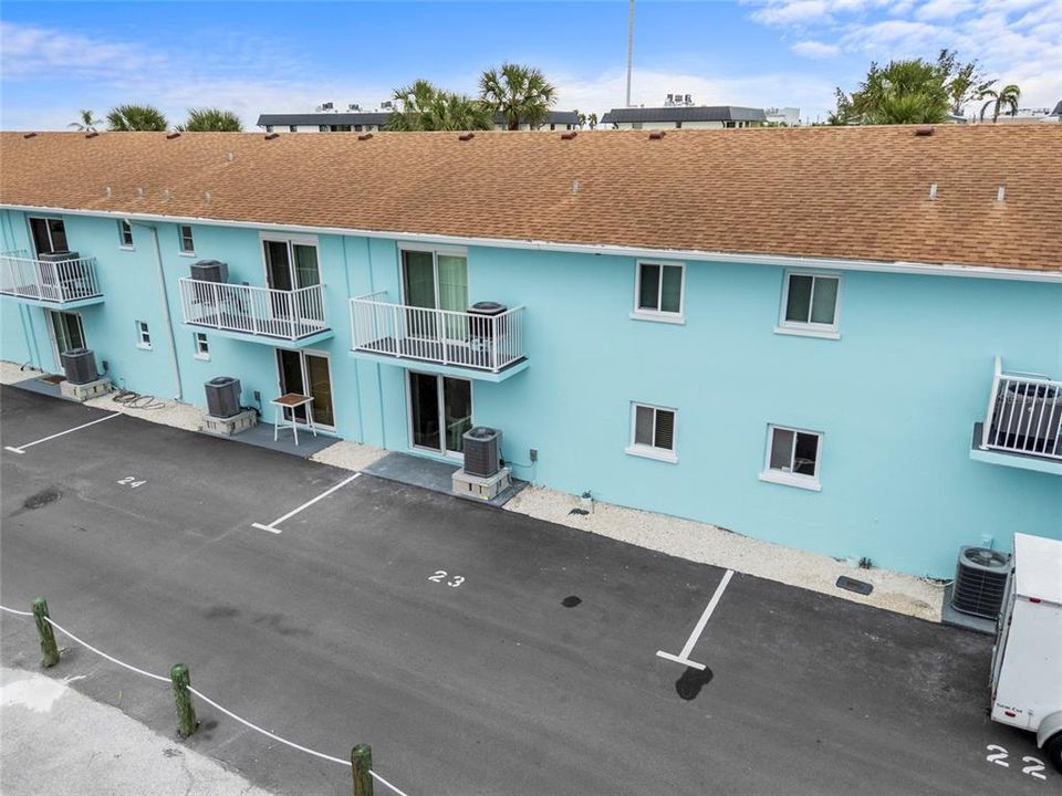 For Sale: $500,000 (2 beds, 1 baths, 729 Square Feet)