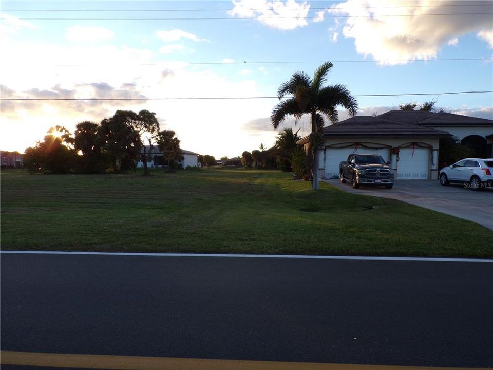 待售: $46,990 (0.22 acres)