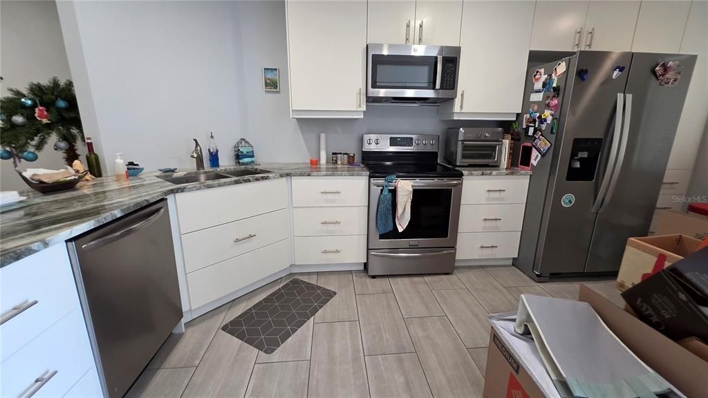 В аренду: $2,400 (2 спален, 2 ванн, 1269 Квадратных фут)