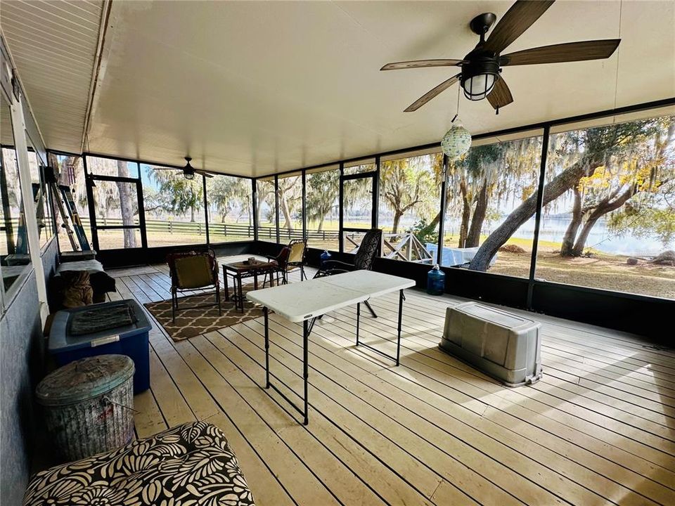 For Sale: $233,000 (1 beds, 1 baths, 812 Square Feet)