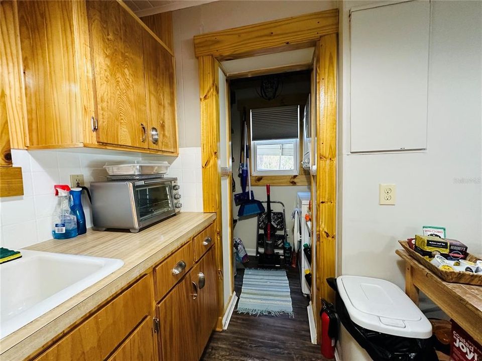 For Sale: $233,000 (1 beds, 1 baths, 812 Square Feet)