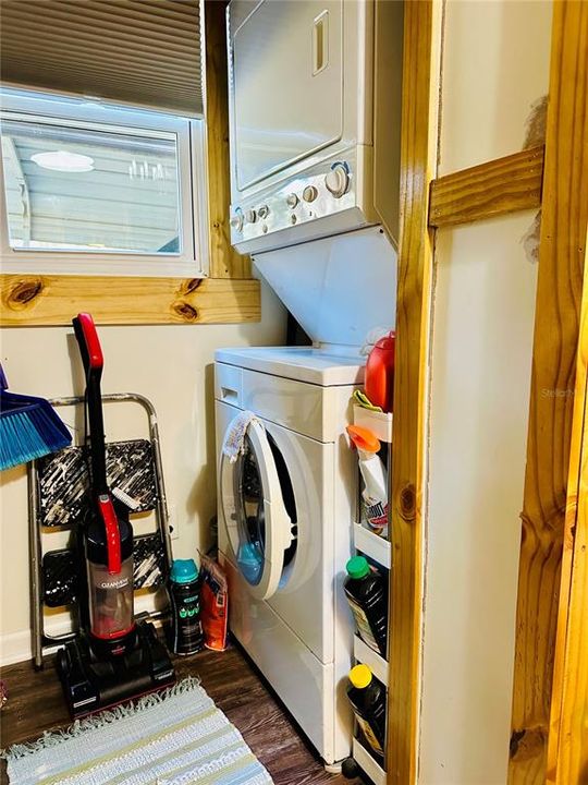 For Sale: $233,000 (1 beds, 1 baths, 812 Square Feet)