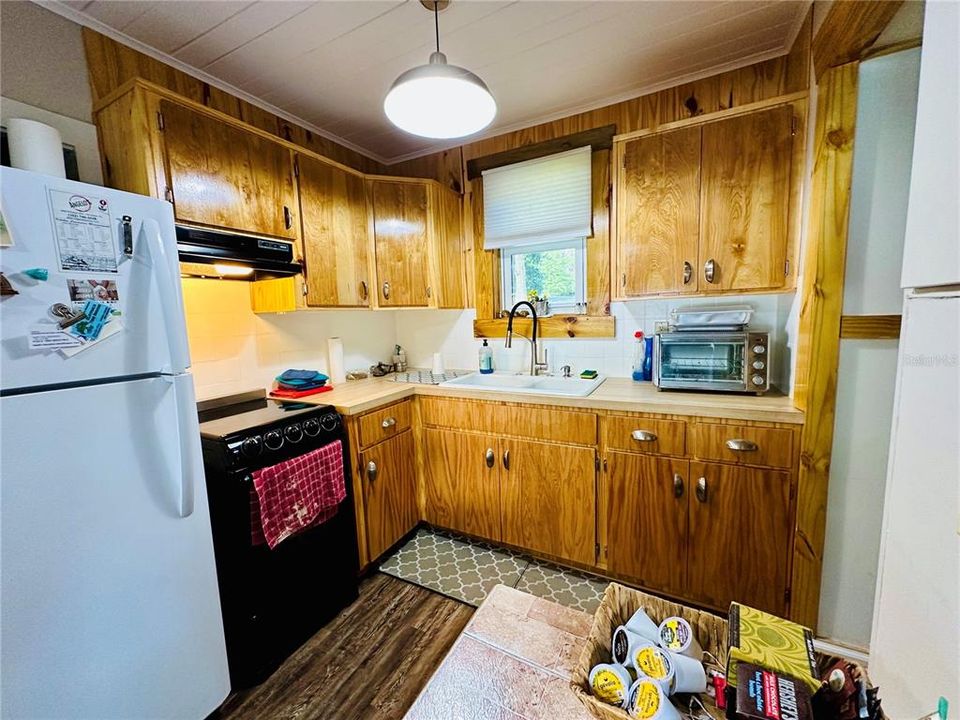 For Sale: $233,000 (1 beds, 1 baths, 812 Square Feet)