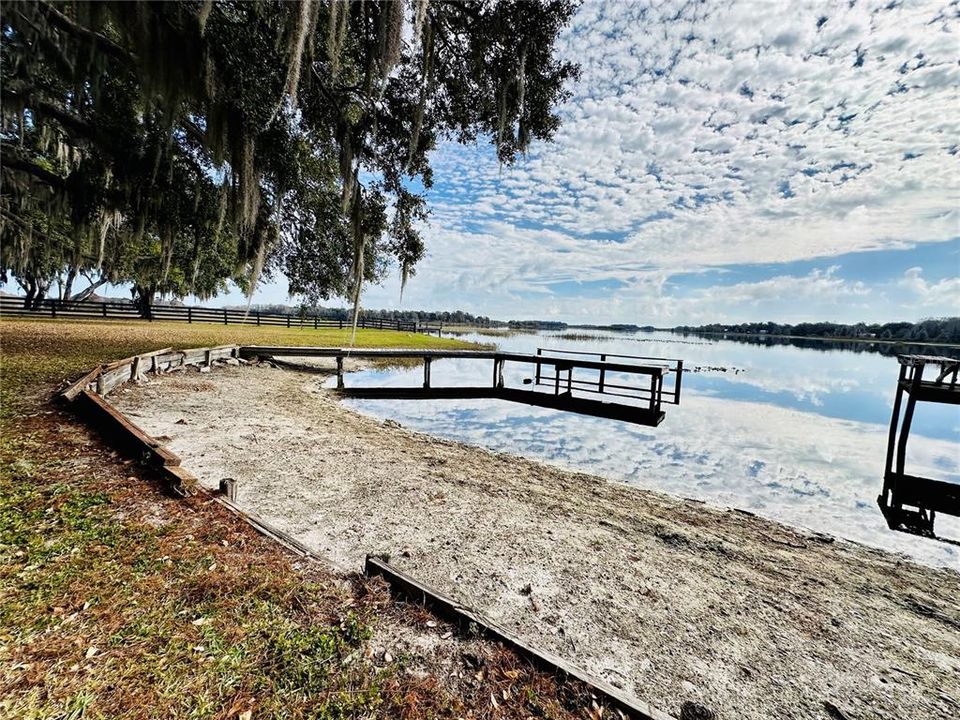 For Sale: $233,000 (1 beds, 1 baths, 812 Square Feet)