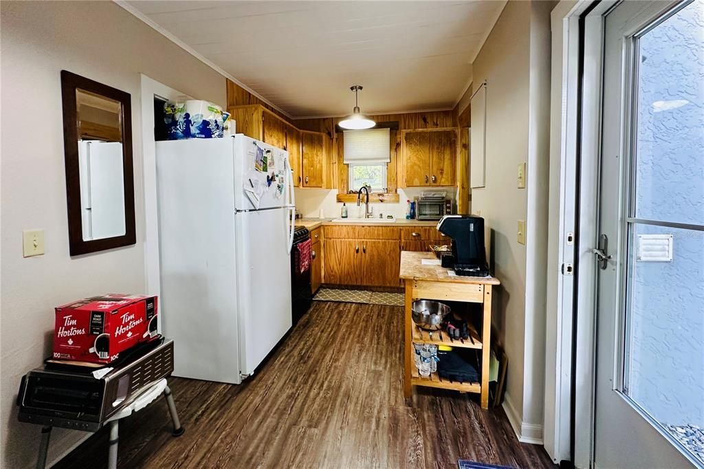 For Sale: $233,000 (1 beds, 1 baths, 812 Square Feet)