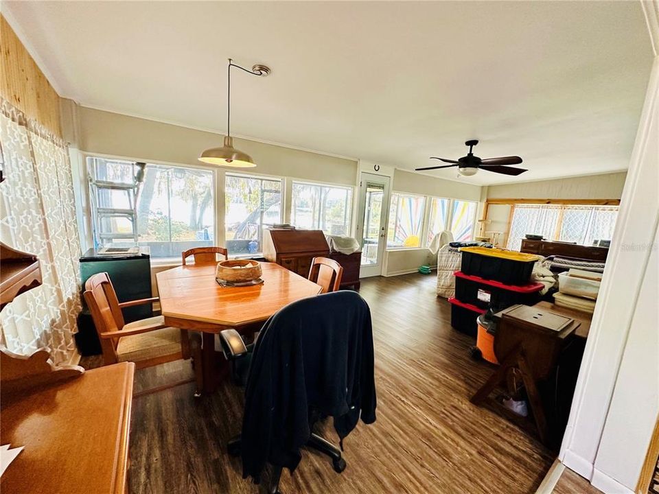 For Sale: $233,000 (1 beds, 1 baths, 812 Square Feet)