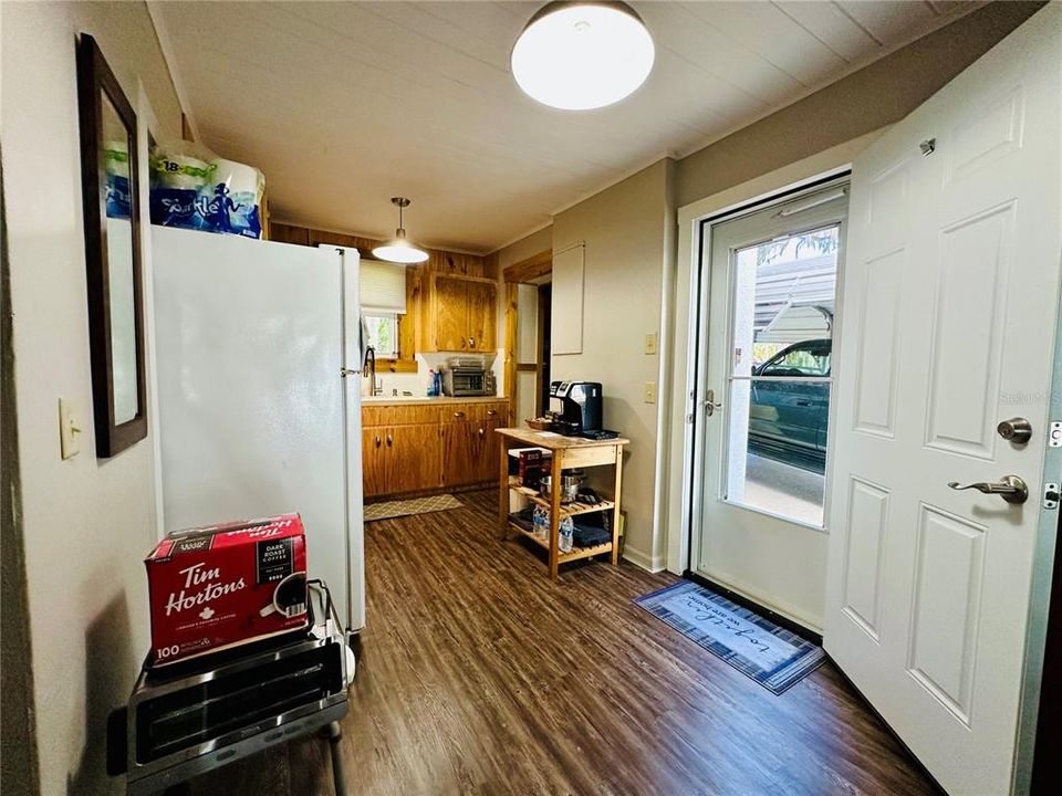 For Sale: $233,000 (1 beds, 1 baths, 812 Square Feet)