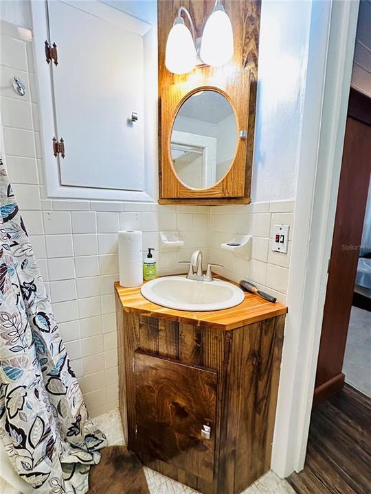 For Sale: $233,000 (1 beds, 1 baths, 812 Square Feet)