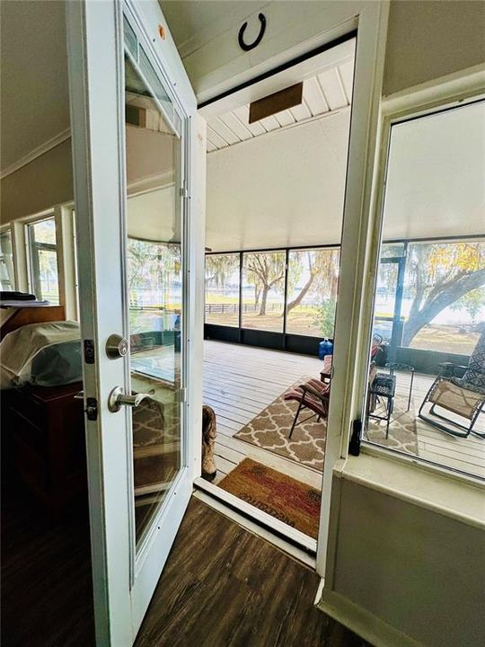 For Sale: $233,000 (1 beds, 1 baths, 812 Square Feet)