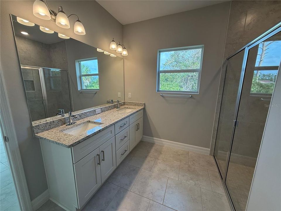 En Venta: $350,000 (3 camas, 3 baños, 1615 Pies cuadrados)