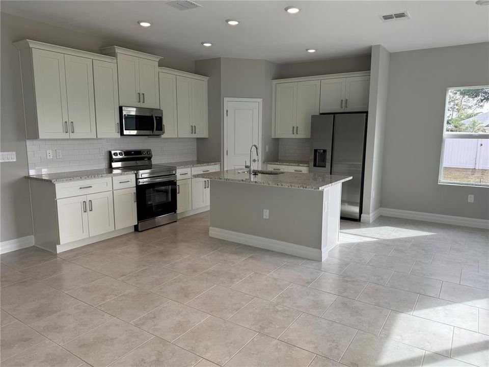 En Venta: $350,000 (3 camas, 3 baños, 1615 Pies cuadrados)