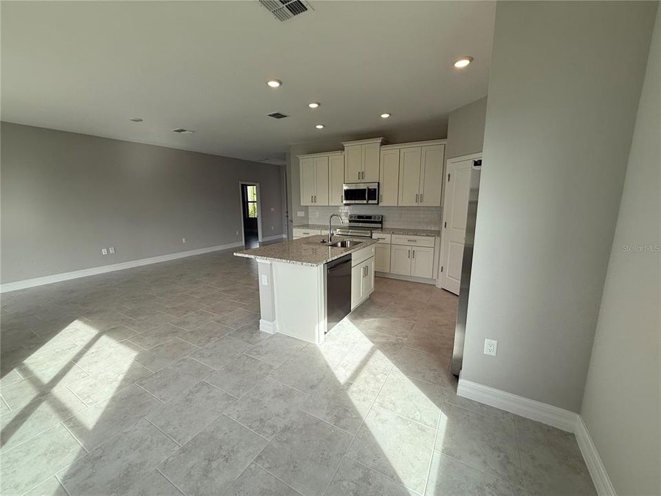 En Venta: $350,000 (3 camas, 3 baños, 1615 Pies cuadrados)