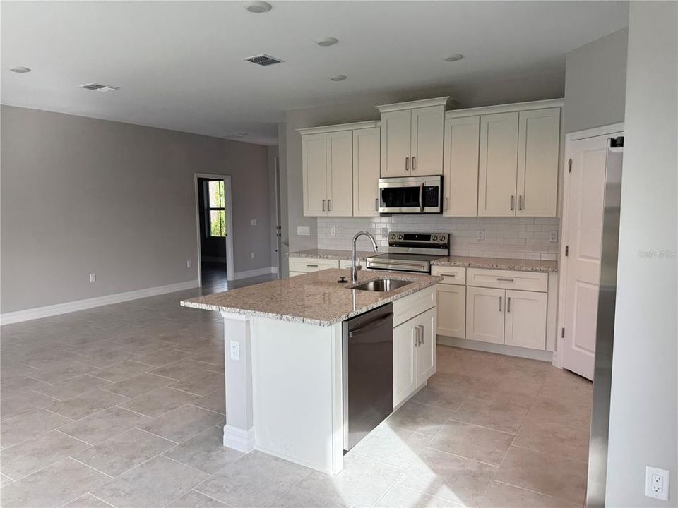 En Venta: $350,000 (3 camas, 3 baños, 1615 Pies cuadrados)