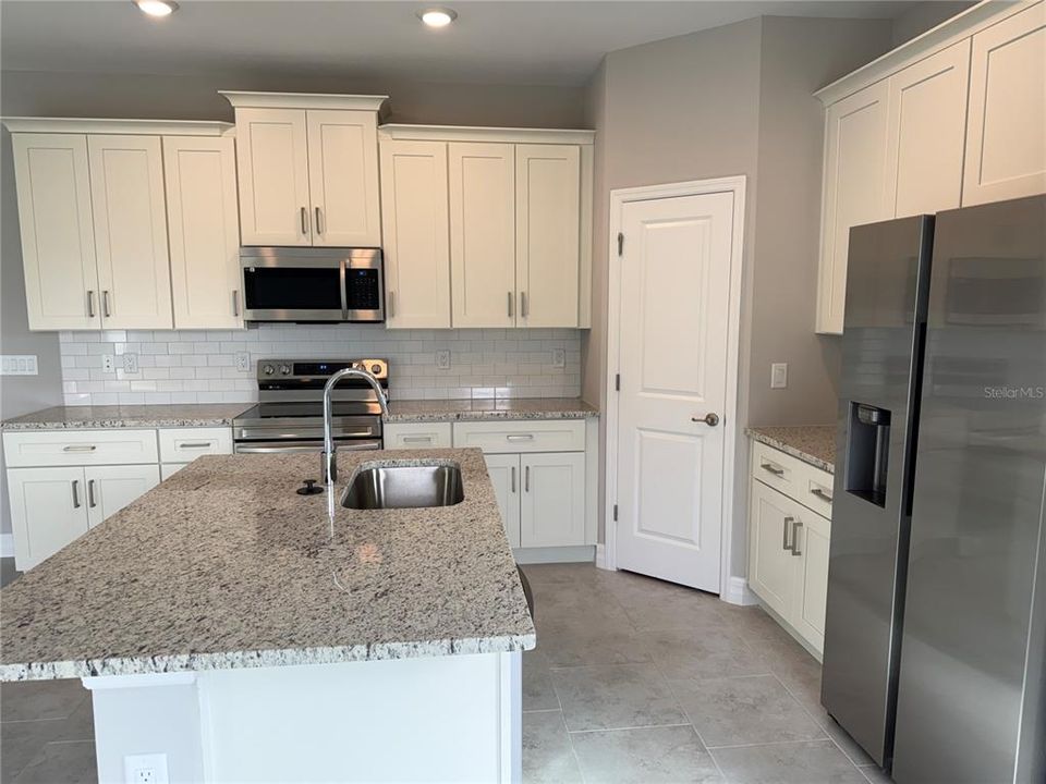 En Venta: $350,000 (3 camas, 3 baños, 1615 Pies cuadrados)