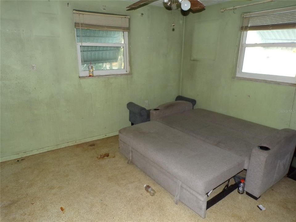 For Sale: $125,000 (2 beds, 1 baths, 1004 Square Feet)