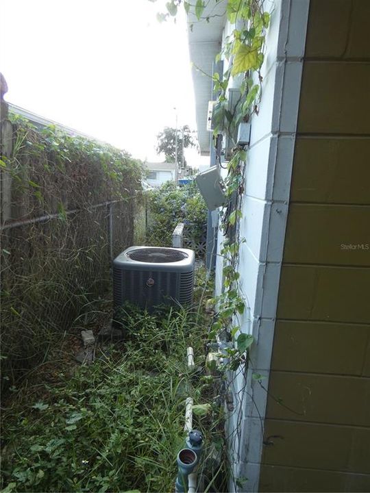 For Sale: $125,000 (2 beds, 1 baths, 1004 Square Feet)