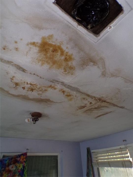 For Sale: $125,000 (2 beds, 1 baths, 1004 Square Feet)