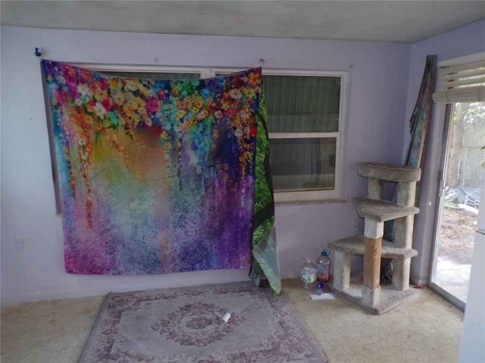 For Sale: $125,000 (2 beds, 1 baths, 1004 Square Feet)