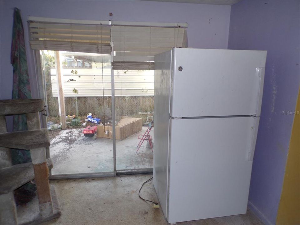 For Sale: $125,000 (2 beds, 1 baths, 1004 Square Feet)