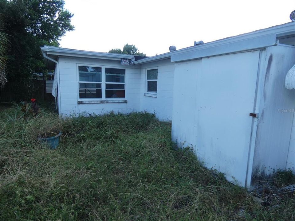 For Sale: $125,000 (2 beds, 1 baths, 1004 Square Feet)