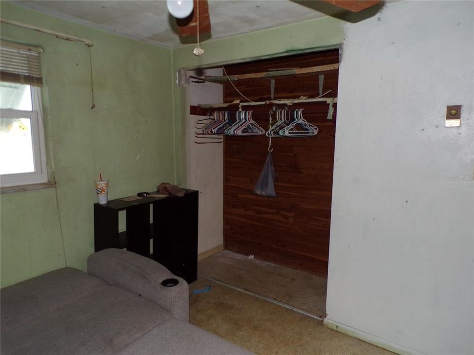 For Sale: $125,000 (2 beds, 1 baths, 1004 Square Feet)