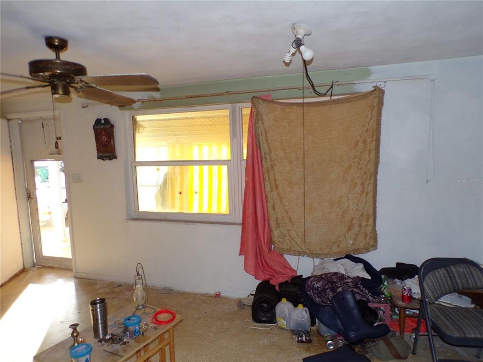 For Sale: $125,000 (2 beds, 1 baths, 1004 Square Feet)
