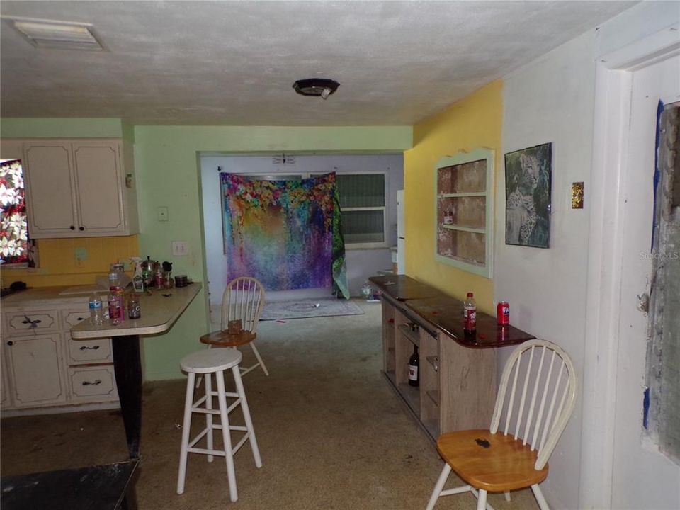 For Sale: $125,000 (2 beds, 1 baths, 1004 Square Feet)