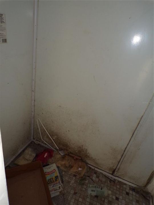 For Sale: $125,000 (2 beds, 1 baths, 1004 Square Feet)